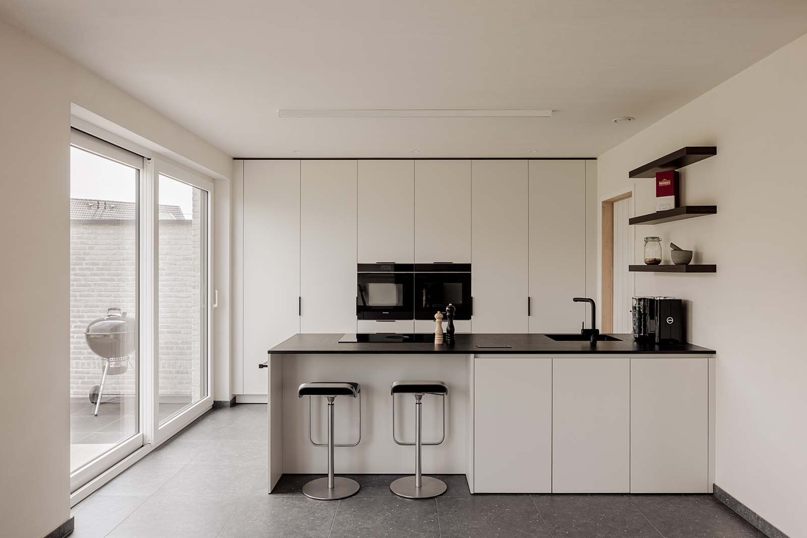 halfopen-landelijke-woning-aangename-tuin-egem40