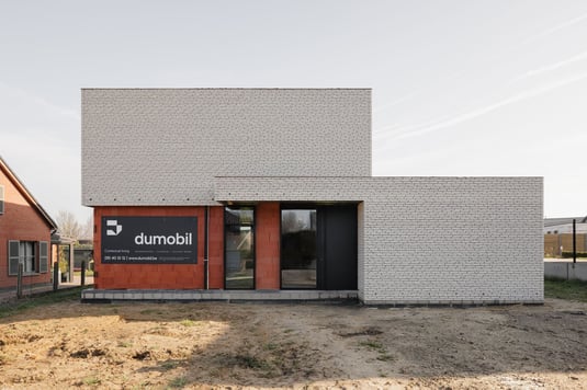 Villa Riaño, waar strak design en warme materialen samenkomen