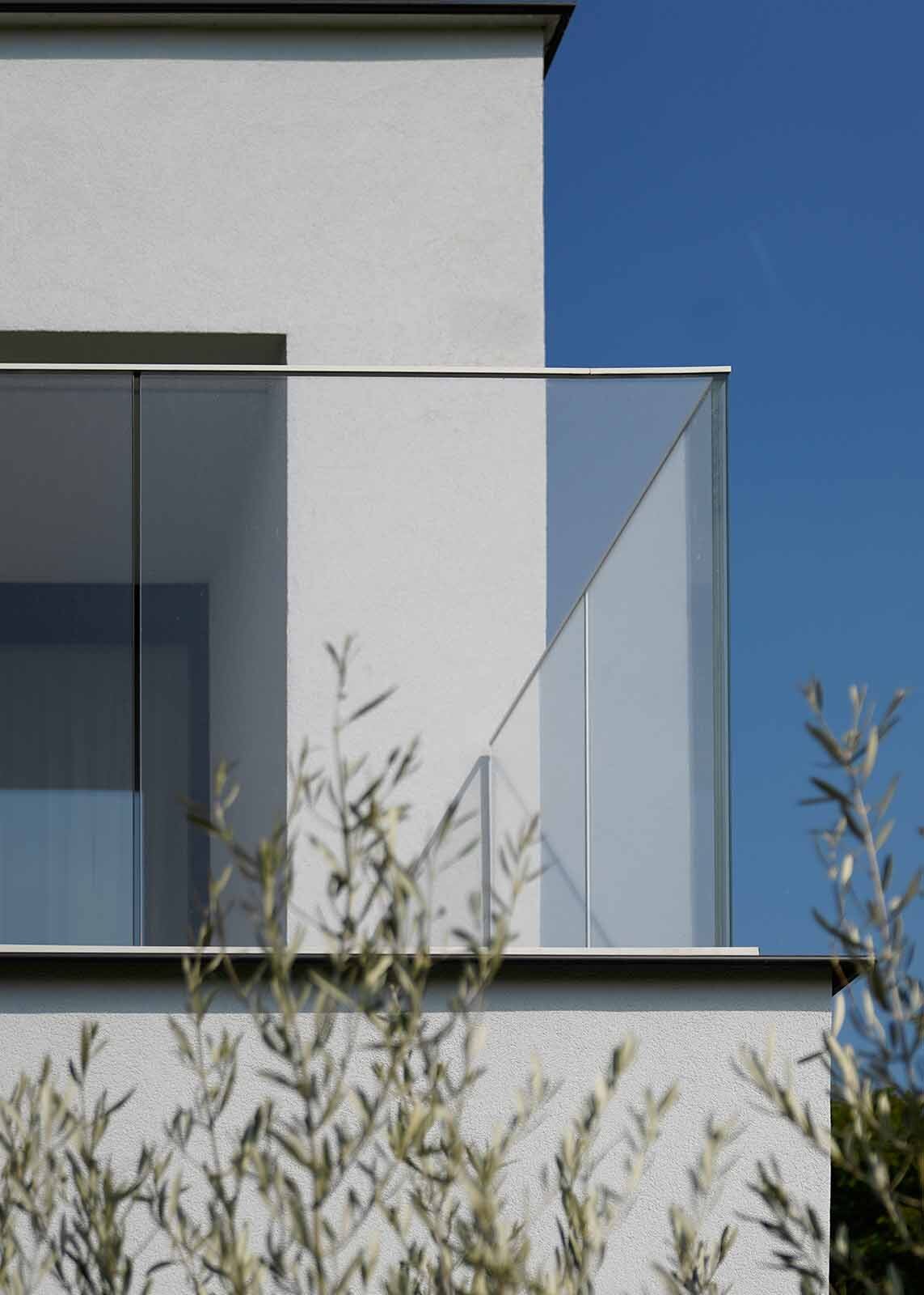 villabouw-strakmoderne-villa-witte-crepi-temse-2