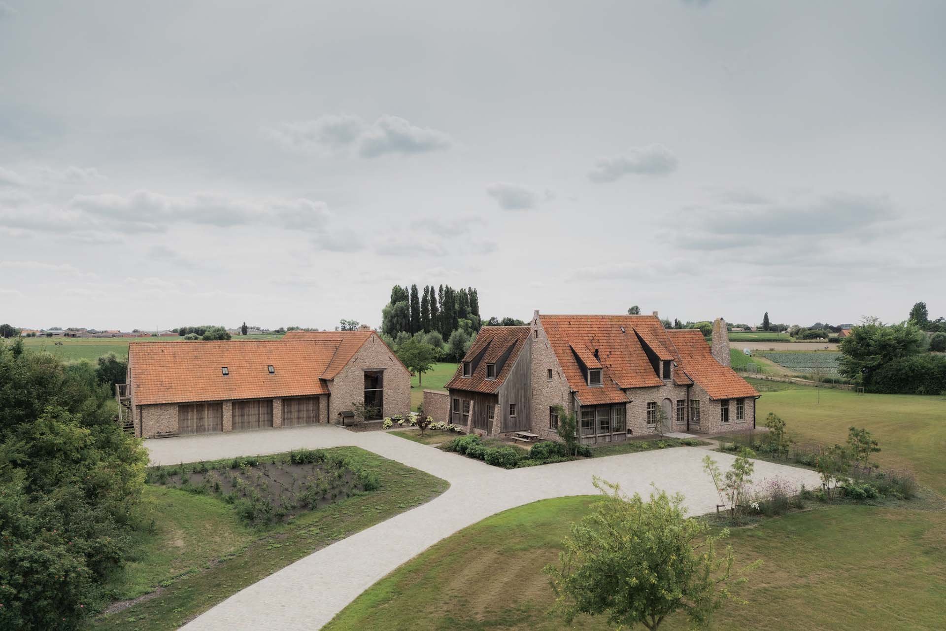 Landelijke villa met recuperatiematerialen