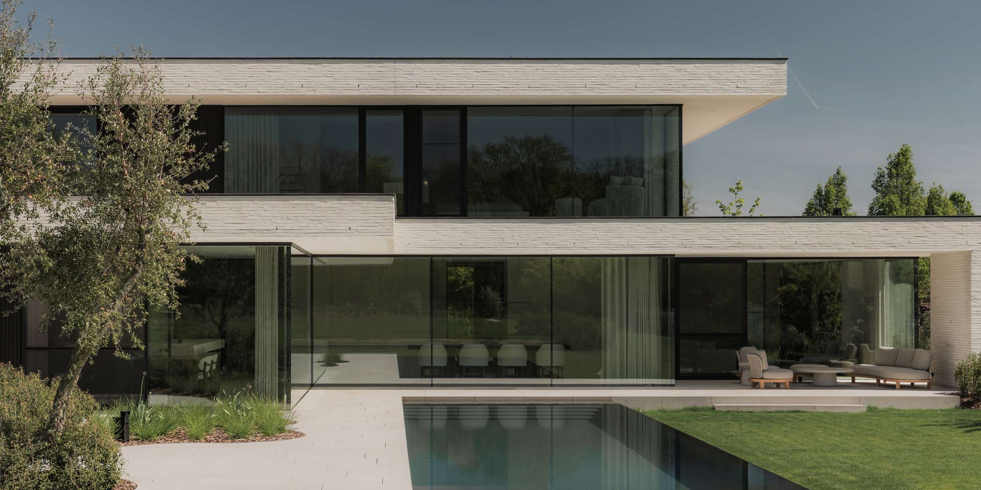 Moderne villa in harmonie met omgeving